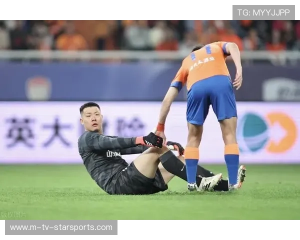 门将与中卫配合演练:短传换位发起反击成为常规战术 门将与中卫配合演练:短传换位发起反击成为常规战术