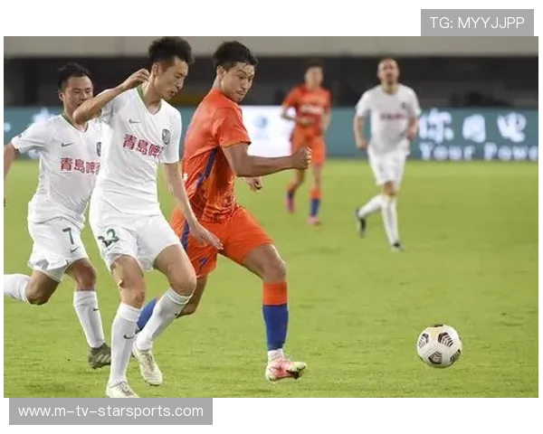 门将与中卫配合演练：短传换位发起反击成为常规战术