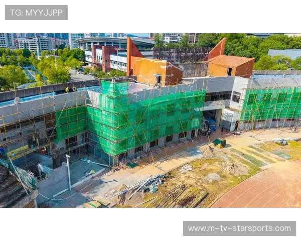 赛场绿化提升项目改善观众观赛体验与城市景观，景观竞赛场地